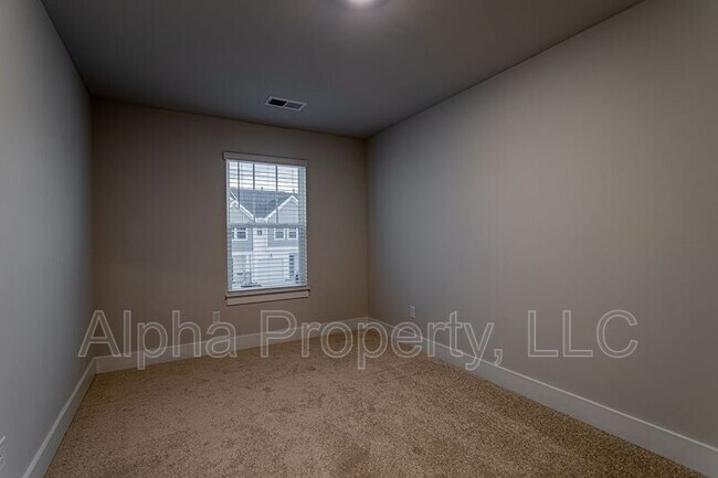 Building Photo - 511 Harebell Wy