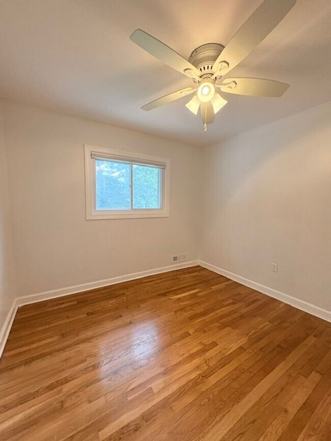 Building Photo - 9714 Admiralty Dr