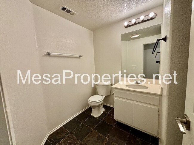 Building Photo - 14350 Jackrabbit Ln