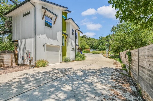 Building Photo - 3507 Oak Springs Dr
