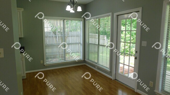 Building Photo - 632 Forest Lakes Dr