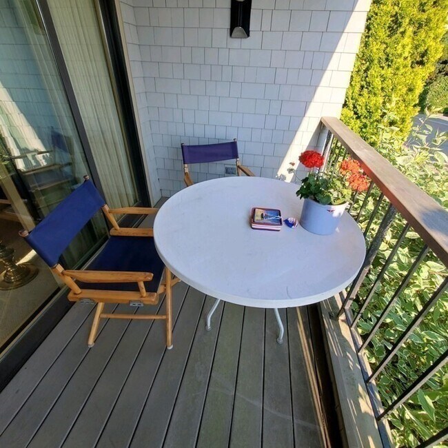 Building Photo - 35 Wharf Path