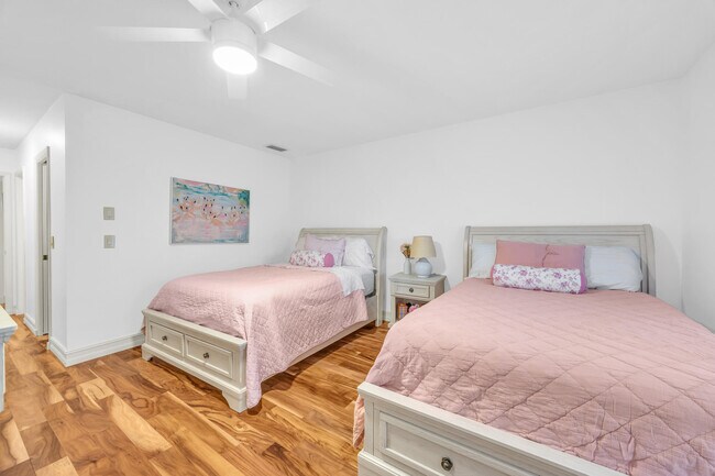 Building Photo - 25 SE Turtle Creek Dr