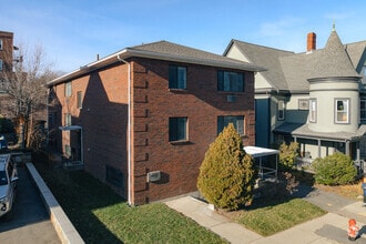 Building Photo - 136 School St