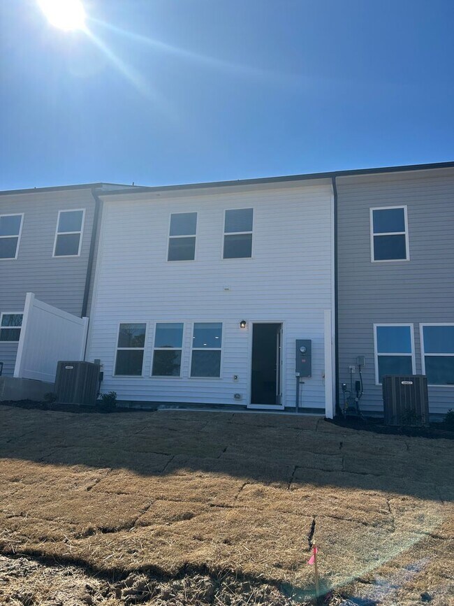 Building Photo - Spacious 3BR Townhome in Durham Near RTP, RDU & Downtown