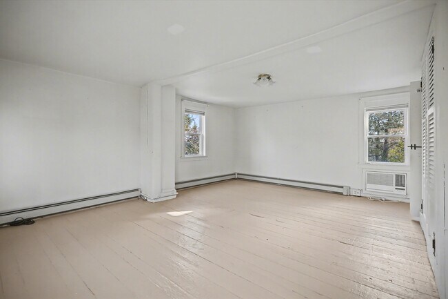 Building Photo - 739 Sergeantsville Rd