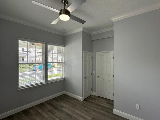 Building Photo - Completely remodeled 4 Bedroom 2 Bath sing...