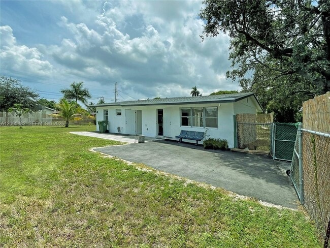 Building Photo - 1606 NW 12th Ave