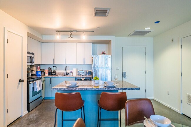 Building Photo - 333 E Roosevelt St