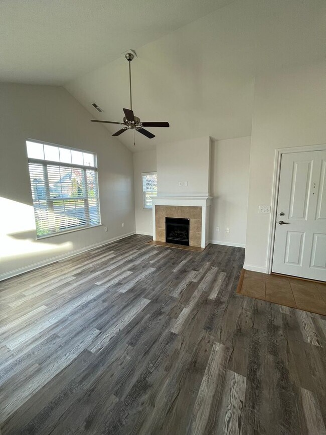 Building Photo - 2 Bedroom, 2 Bathroom Condo in The Woods a...