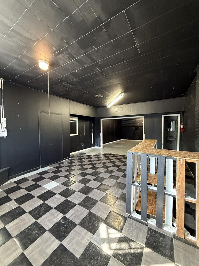 Building Photo - 1302 N Raguet St