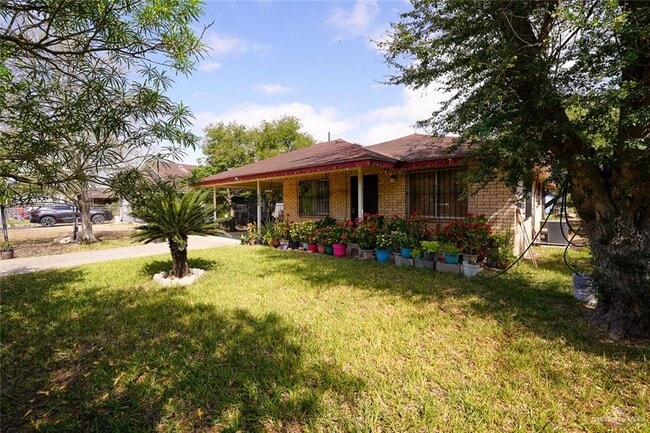 Building Photo - 27 Minnie Ave