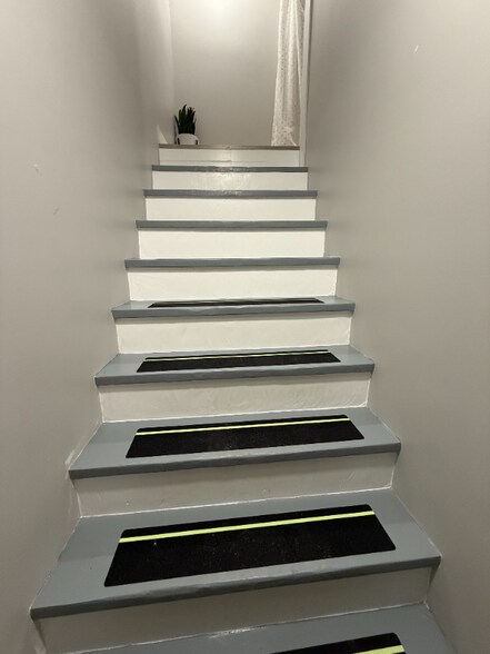 Building Photo - 2327 Jackson St