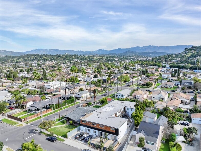 Building Photo - 2561 W Ave 30