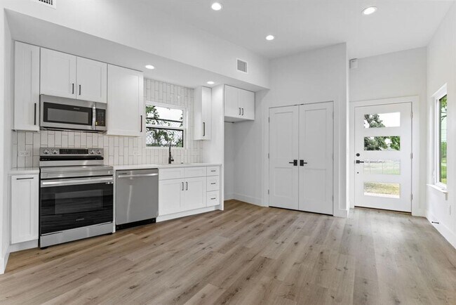 Building Photo - 8507 Hathaway Dr