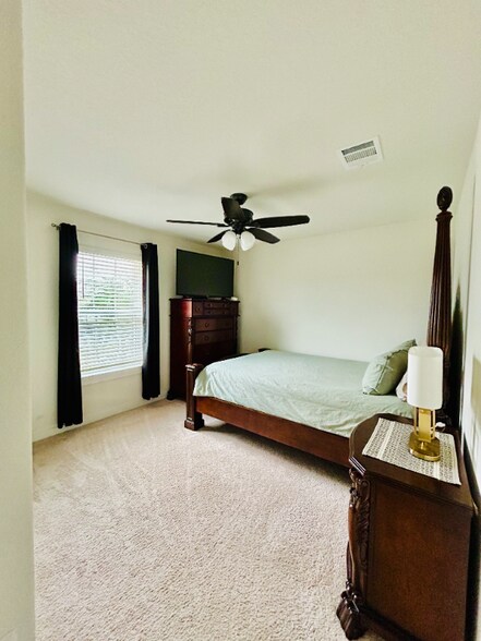 Building Photo - 741 Carol Dr