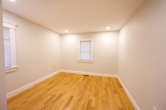 Building Photo - 85 Oak St