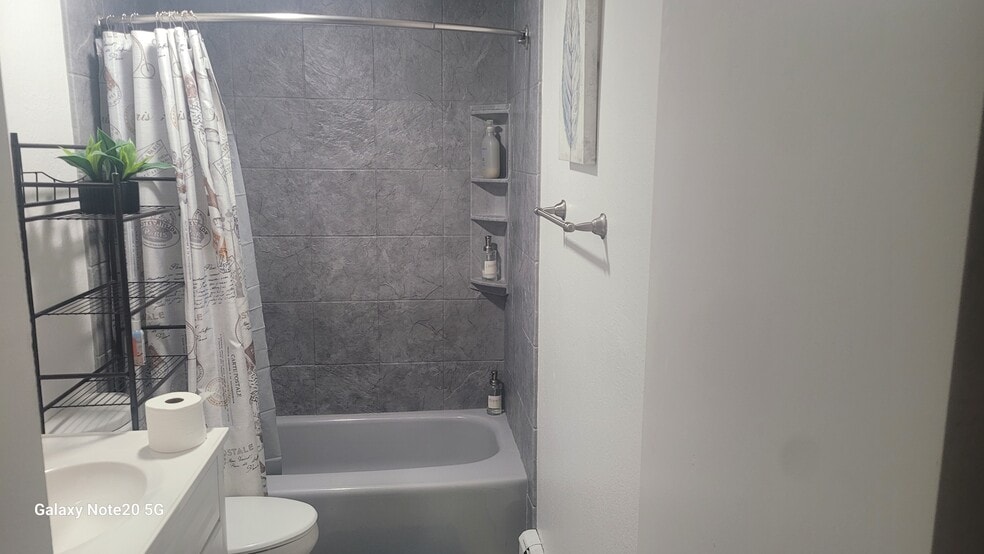 Building Photo - 7001 Sherwood Ave