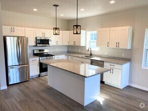Building Photo - 4 bed, 3.5 Bath Single Family Home (Middle...