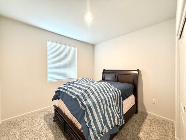 Building Photo - Newer Build 3 Bedroom Home