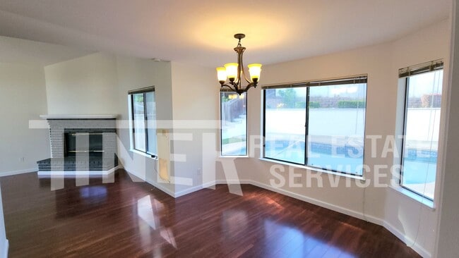 Building Photo - 413 Unity Ct