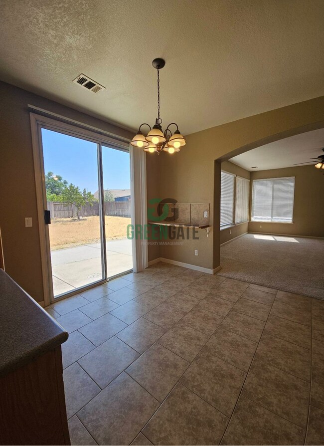 Building Photo - Price Reduced! 4 Bedroom 3 Bath Home is No...