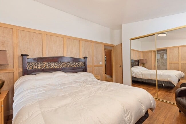 Building Photo - Fully Furnished & Move-In Ready Home – Long-Term Housing Available in Mammoth Lakes