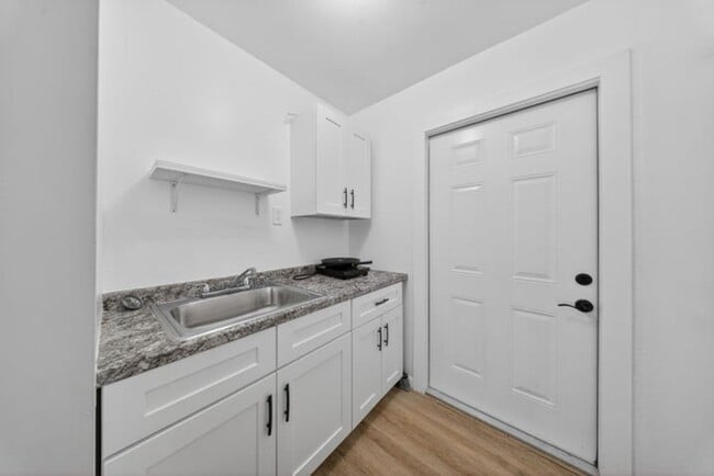 Building Photo - 849 Camellia Dr