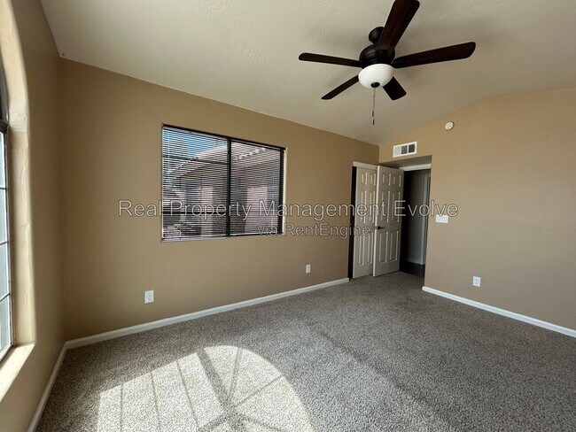 Building Photo - 5943 W Drake Ct
