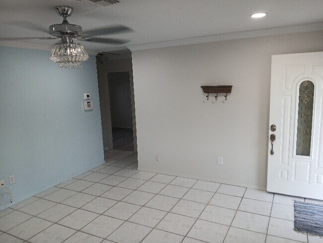 Building Photo - 6100-6104 4th Ave S