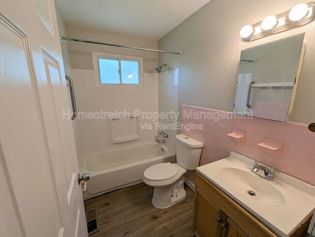 Building Photo - 1700 Kay Dr