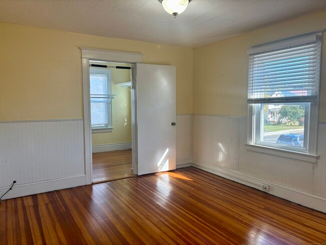 Building Photo - 39 Cove Ave