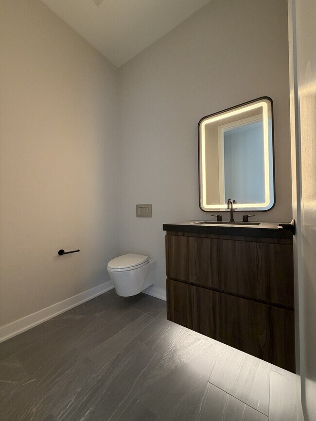 Building Photo - 1114 W Carroll Ave