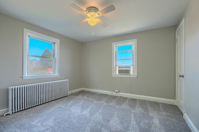 Building Photo - 401 52nd St