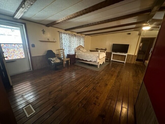 Building Photo - Nice 3 bedroom 2 Bath