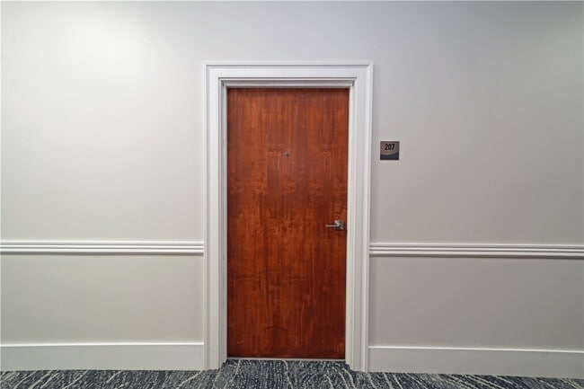 Building Photo - 207 N Main St