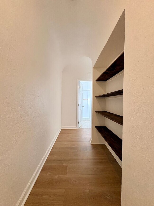 Building Photo - 3659 6th Ave