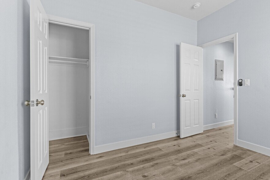 Building Photo - 1711 E Appleton St