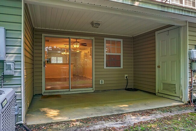 Building Photo - 121 Hornby Cir