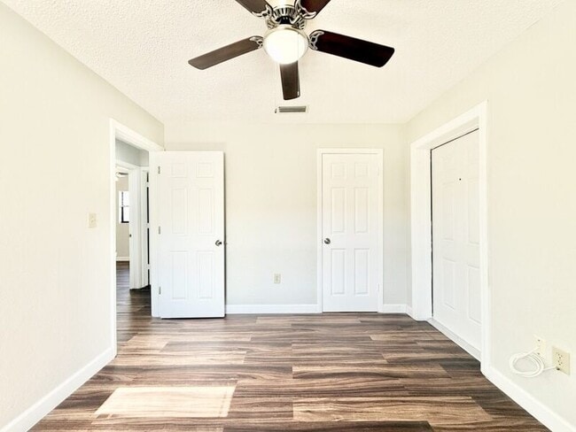 Building Photo - 1221 Jewel Ave