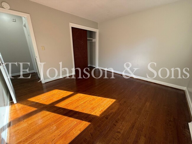 Building Photo - Cozy Single-Story Duplex Living on Raeford Ave