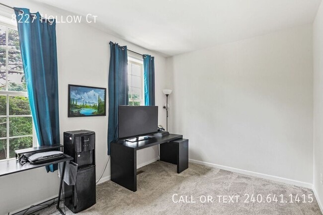 Building Photo - 8227 Hollow Ct