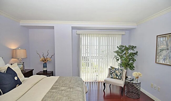 Building Photo - 700 S Ardmore Ave