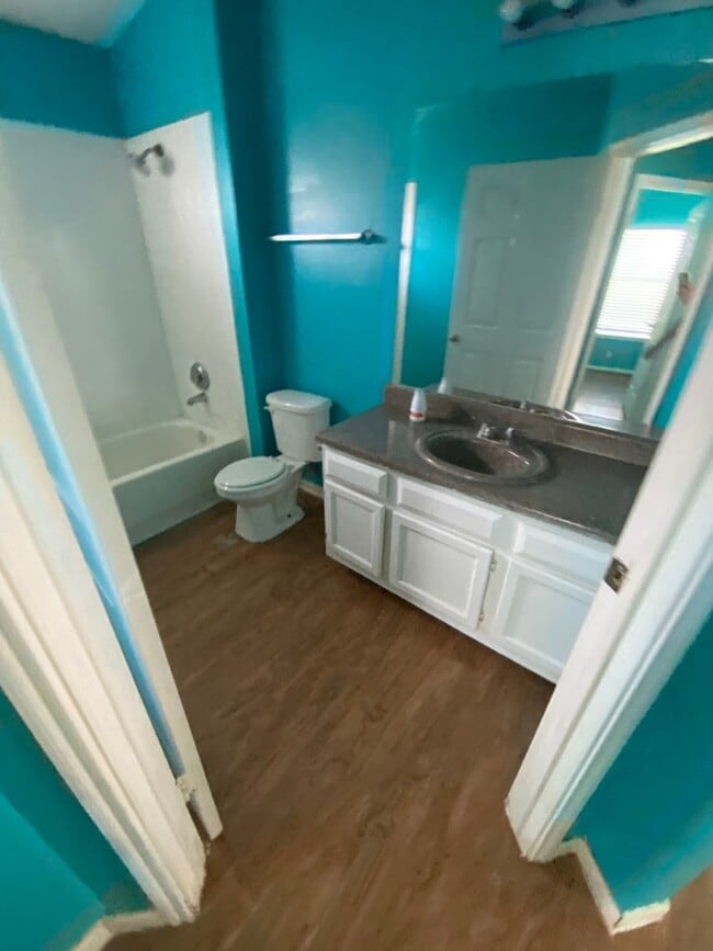 Building Photo - 15823 Ridgecroft Rd