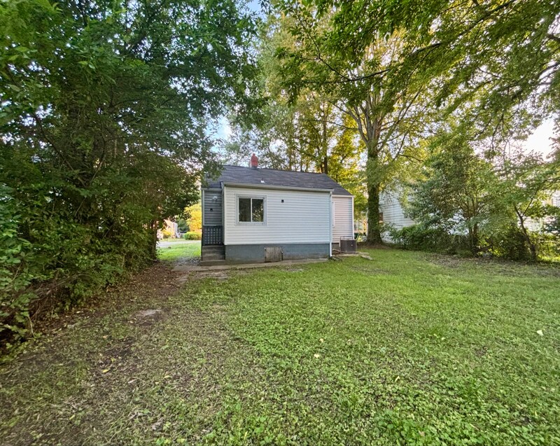 Building Photo - 2311 Richmond Ave