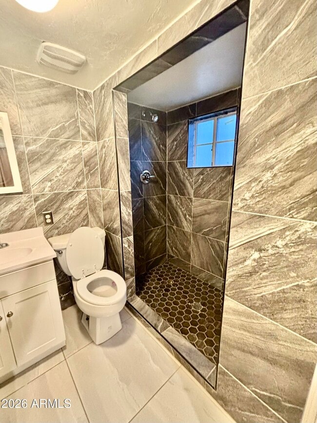 Building Photo - 2417 N Franklin St