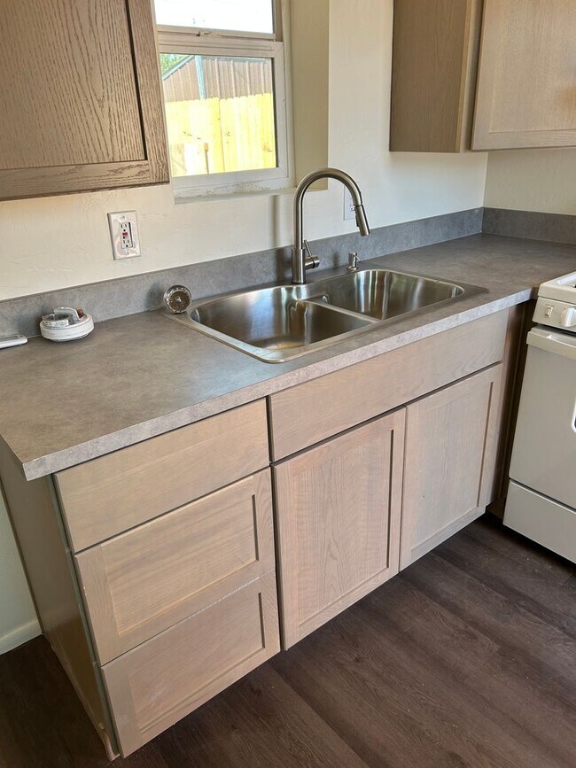 Building Photo - Winslow Home For Rent