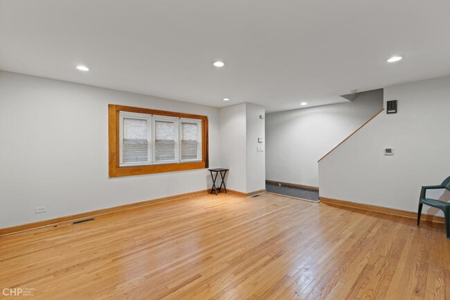 Primary Photo - 3 bedroom in Chicago IL 60660