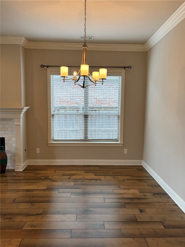 Building Photo - 4612 SW Birmingham St