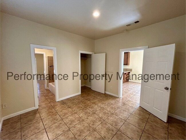 Building Photo - Charming 3 Bed/2 Bath Home w/ Large Yard